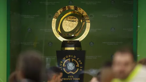 麦克罗伊稳居世界第二，弗利特伍德排名跃升至第九